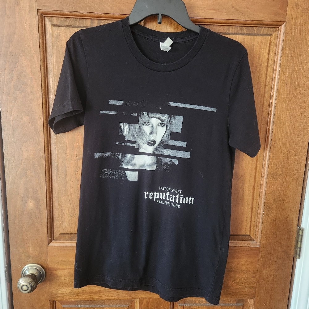 Taylor Swift Reputation Tour Shirt Small